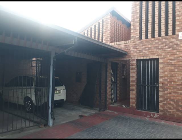2 BEDROOM APARTMENT FOR SALE IN RUSTENBURG CENTRAL